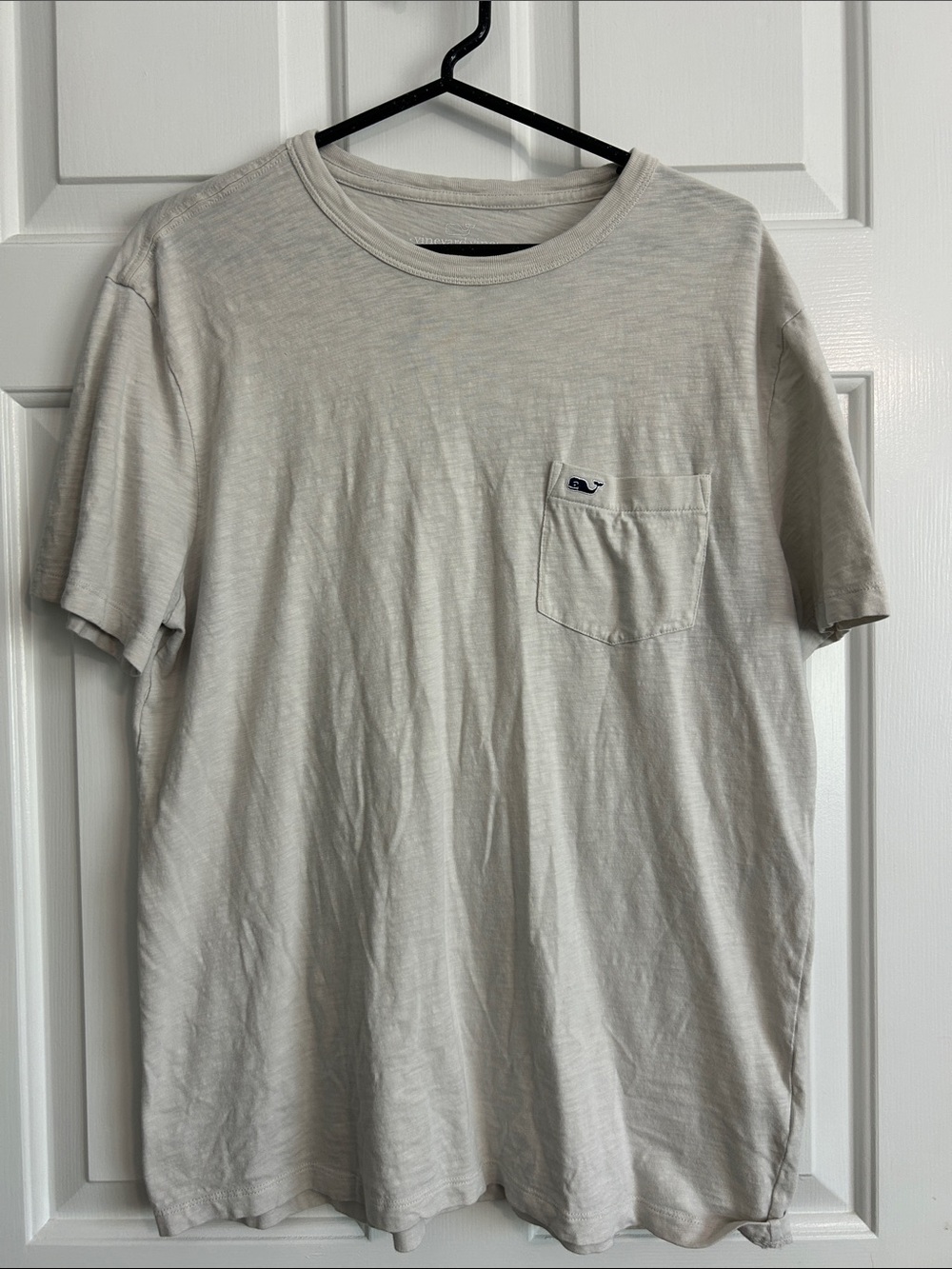 Vineyard Vines Men’s Short-Sleeve Pocket Tee in Light Gray